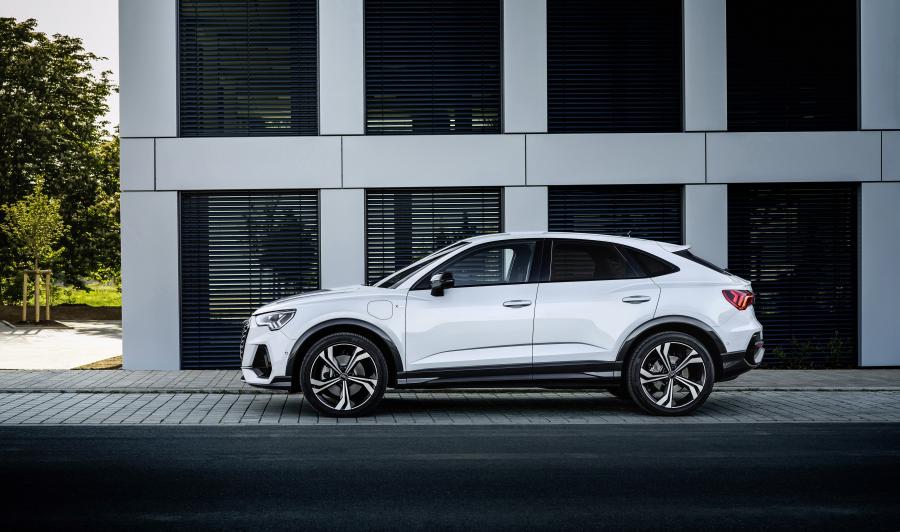  Audi Q3 Sportback 45 TFSI e S line 2020 года  (WW) (фото 14 из 15)